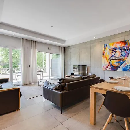 Revolution - Decoration And High-end Services Ferienhaus