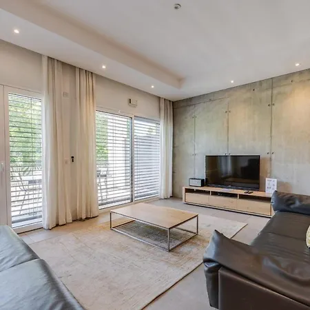 Revolution - Decoration And High-end Services Ferienhaus *
