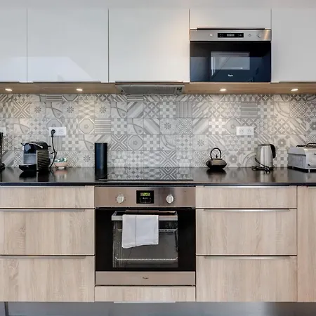 Revolution - Decoration And High-end Services Ferienhaus *