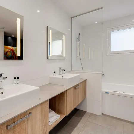 Revolution - Decoration And High-end Services *