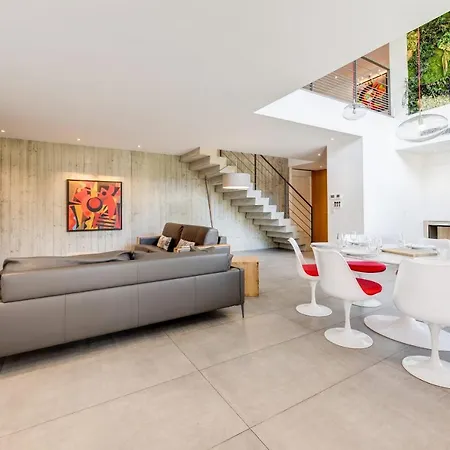 Revolution - Decoration And High-end Services Ferienhaus *