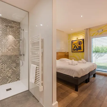 Revolution - Decoration And High-end Services Ferienhaus *