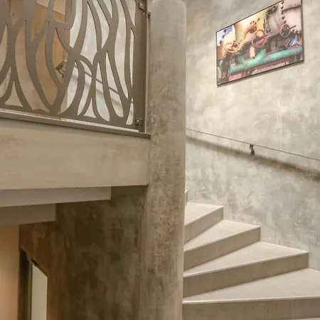 Revolution - Decoration And High-end Services Ferienhaus