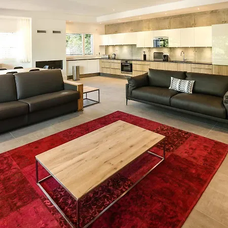 Revolution - Decoration And High-end Services Ferienhaus *